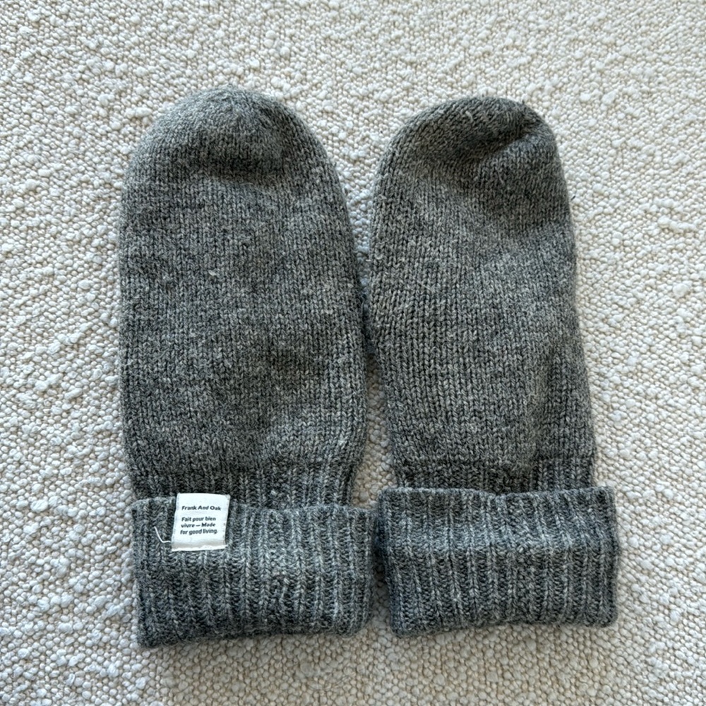 Frank and Oak mittens